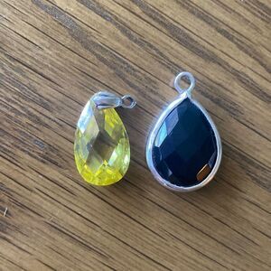 Yellow and black stone pendant